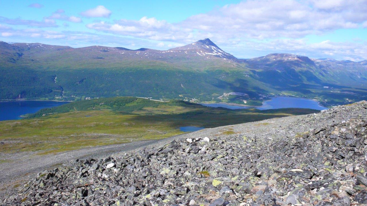 Fra Blåfjellet ned mot Lungvannet og Stillelva
